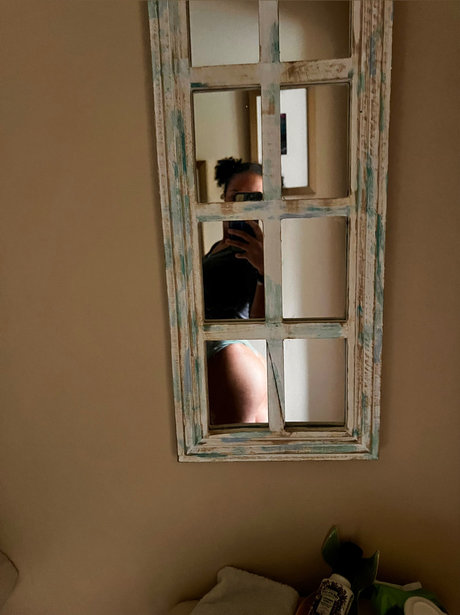 Naakte gelekte OnlyFans-foto van Ari