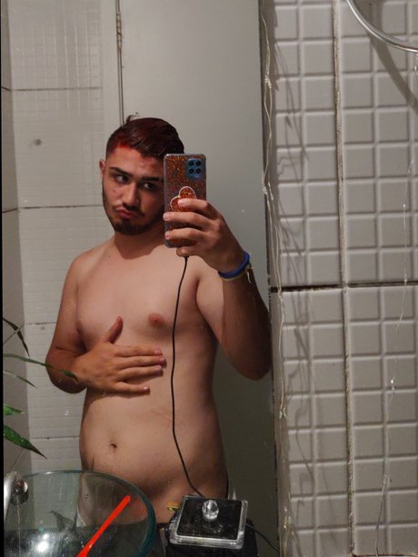Naakte gelekte OnlyFans-foto van Enzinho
