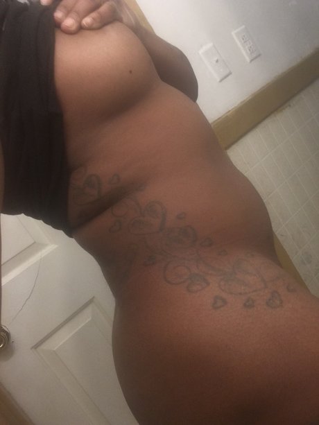 Naakte gelekte OnlyFans-foto van Libra