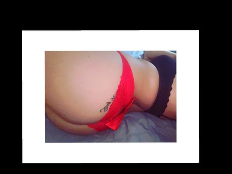 Naakte gelekte OnlyFans-foto van Ali
