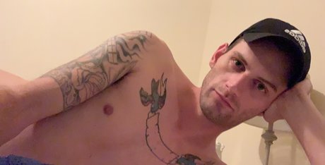 Naakte gelekte OnlyFans-foto van Ronnie T