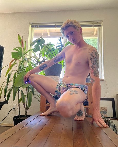 Naakte gelekte OnlyFans-foto van Lexx