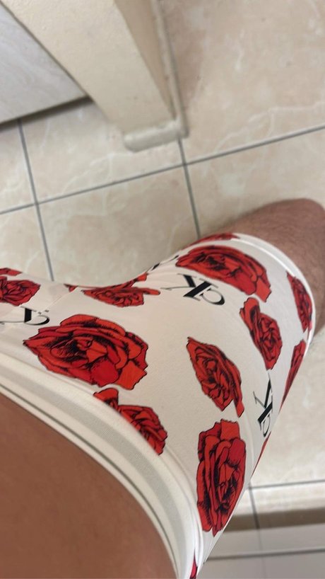 Naakte gelekte OnlyFans-foto van Sexynmasc