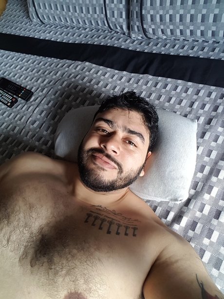 Naakte gelekte OnlyFans-foto van Alexandre Sena