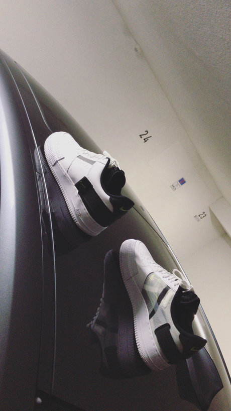 Naakte gelekte OnlyFans-foto van Onlysneakers