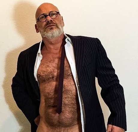 Naakte gelekte OnlyFans-foto van Maturedaddy