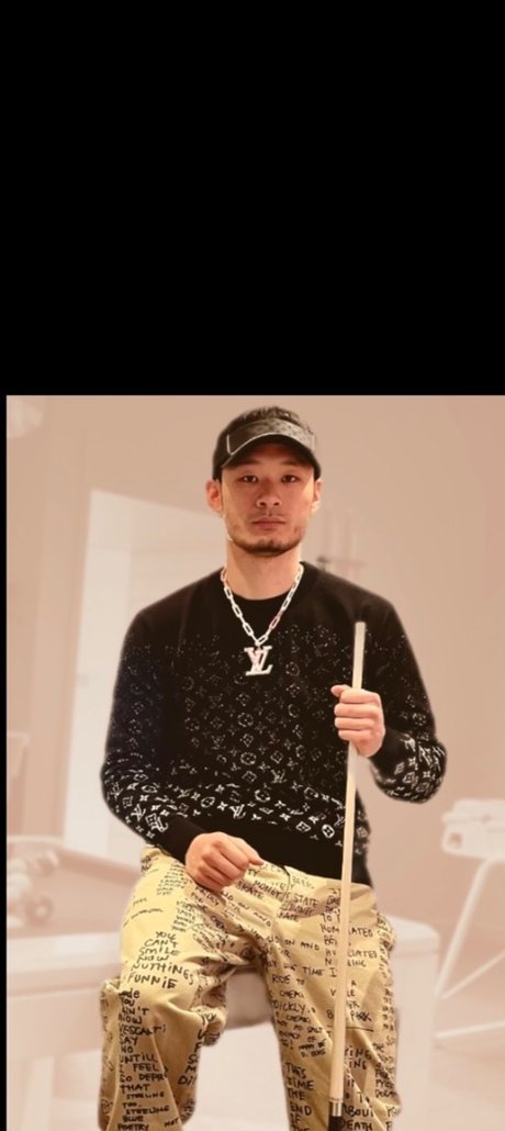 Naakte gelekte OnlyFans-foto van Jerry Fan