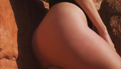 Naakte gelekte OnlyFans-foto van Georgia