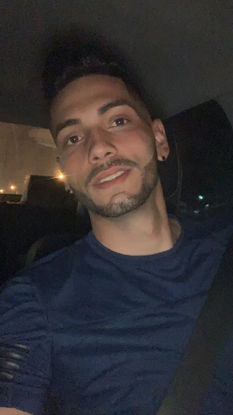 Naakte gelekte OnlyFans-foto van Frank Santana