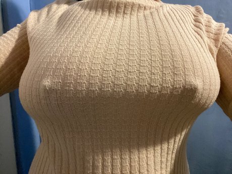 Naakte gelekte OnlyFans-foto van Dame Dcolletage