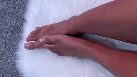 Naakte gelekte OnlyFans-foto van Bonnie Rouge