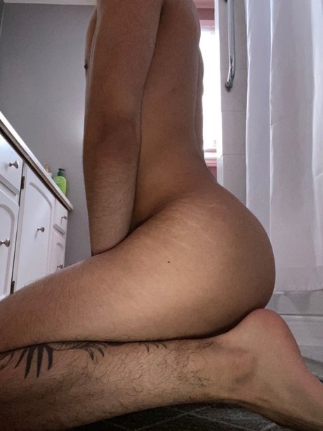 Naakte gelekte OnlyFans-foto van Eddie