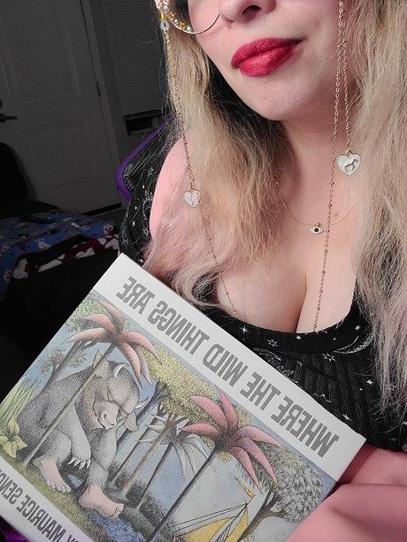 Naakte gelekte OnlyFans-foto van Once Upon A Story