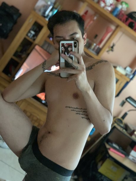 Naakte gelekte OnlyFans-foto van Omar