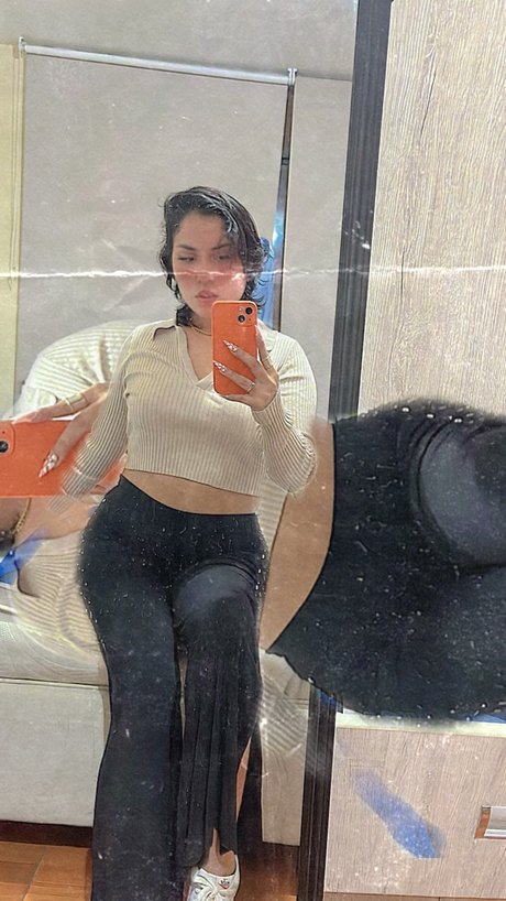 Naakte gelekte OnlyFans-foto van Abbye Mendoza