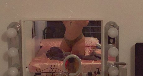 Naakte gelekte OnlyFans-foto van Abs