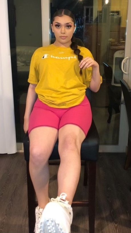Naakte gelekte OnlyFans-foto van Abby Luvvloaf