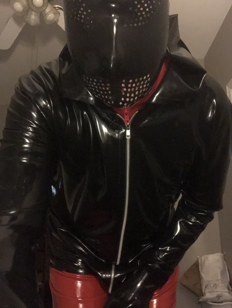 Naakte gelekte OnlyFans-foto van Adam