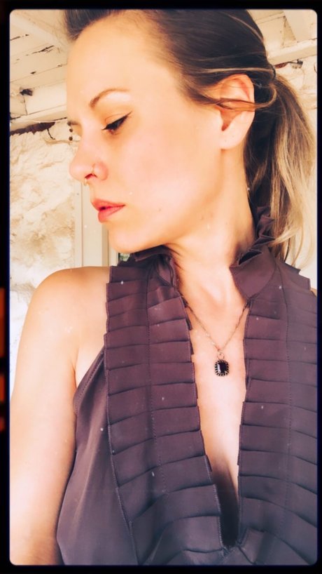 Naakte gelekte OnlyFans-foto van Lady J