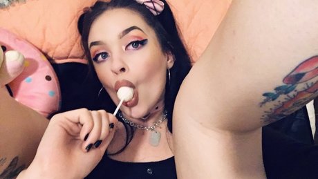 Naakte gelekte OnlyFans-foto van Olivia