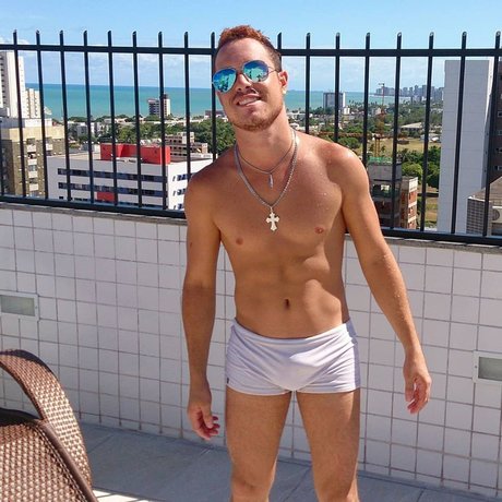 Naakte gelekte OnlyFans-foto van Felipe Xavier F Donato