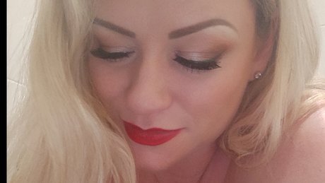 Naakte gelekte OnlyFans-foto van Olivia Heart