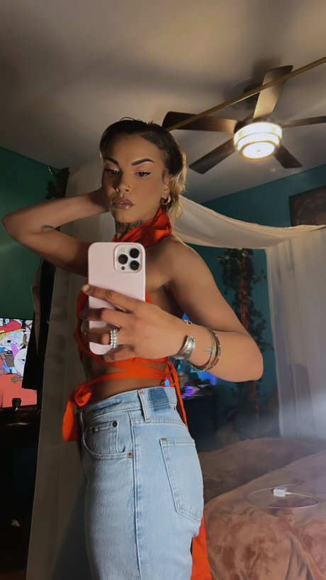 Naakte gelekte OnlyFans-foto van Christine