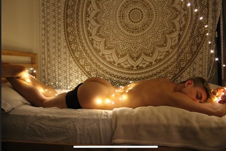 Naakte gelekte OnlyFans-foto van Alejandro Wood