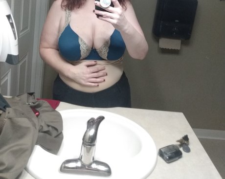Naakte gelekte OnlyFans-foto van Ashley Nicole