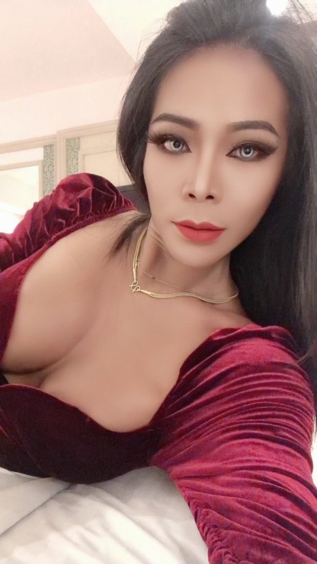 Naakte gelekte OnlyFans-foto van Ts Paeng
