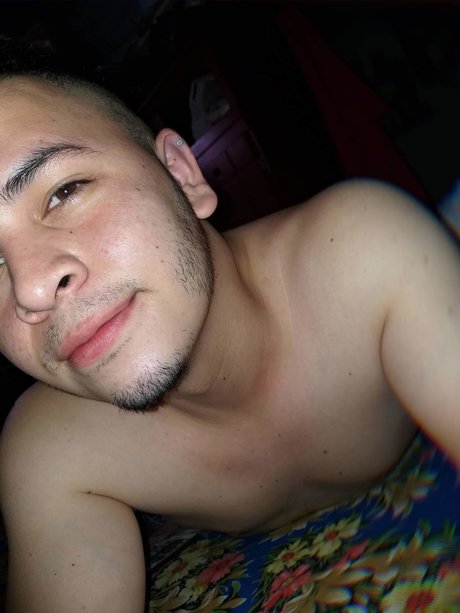 Naakte gelekte OnlyFans-foto van Camilo Padilla