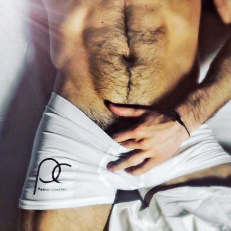 Naakte gelekte OnlyFans-foto van Pablochesterphoto