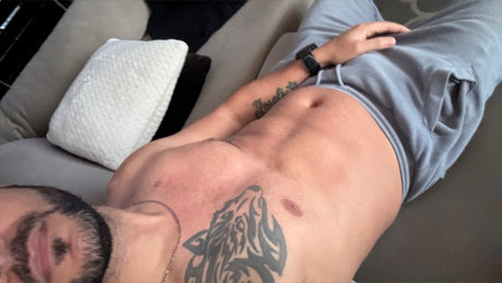 Naakte gelekte OnlyFans-foto van Ozzi