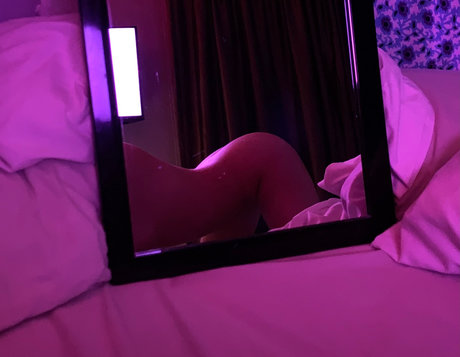 Naakte gelekte OnlyFans-foto van Tamara
