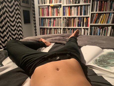 Naakte gelekte OnlyFans-foto van Ellen Degenderless