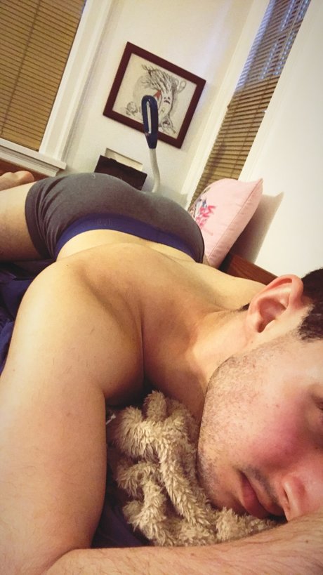 Naakte gelekte OnlyFans-foto van Dio