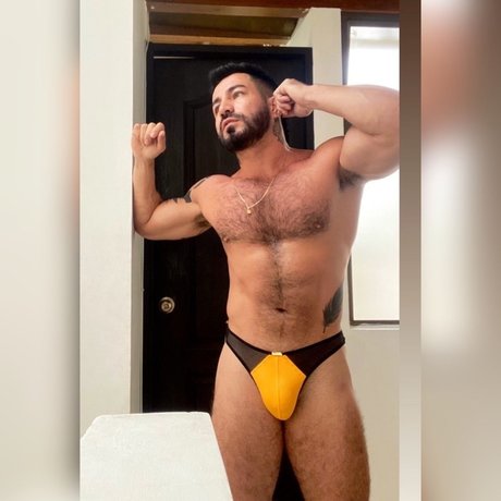 Naakte gelekte OnlyFans-foto van Orlando Moreno