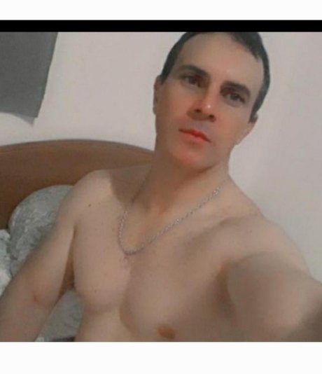Naakte gelekte OnlyFans-foto van Orlando Diaz