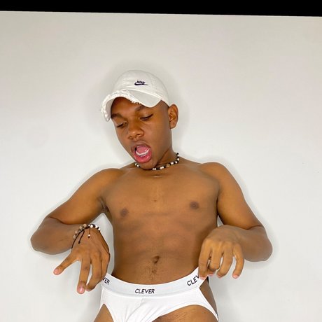 Naakte gelekte OnlyFans-foto van Andres777