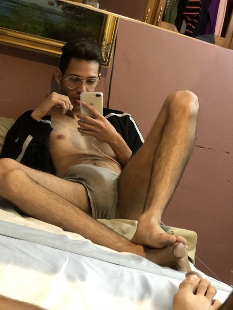 Naakte gelekte OnlyFans-foto van At