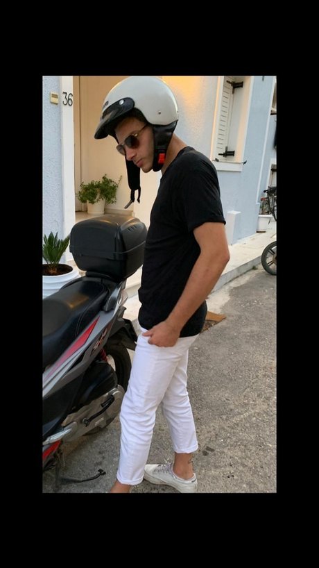 Naakte gelekte OnlyFans-foto van Alberto