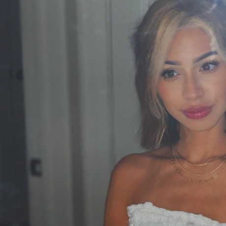 Naakte gelekte OnlyFans-foto van Des