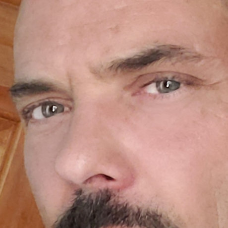 Naakte gelekte OnlyFans-foto van Tony Strowbridge