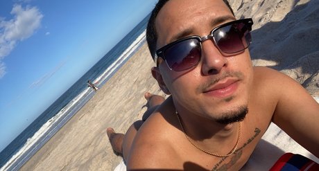 Naakte gelekte OnlyFans-foto van Aladino Reyes