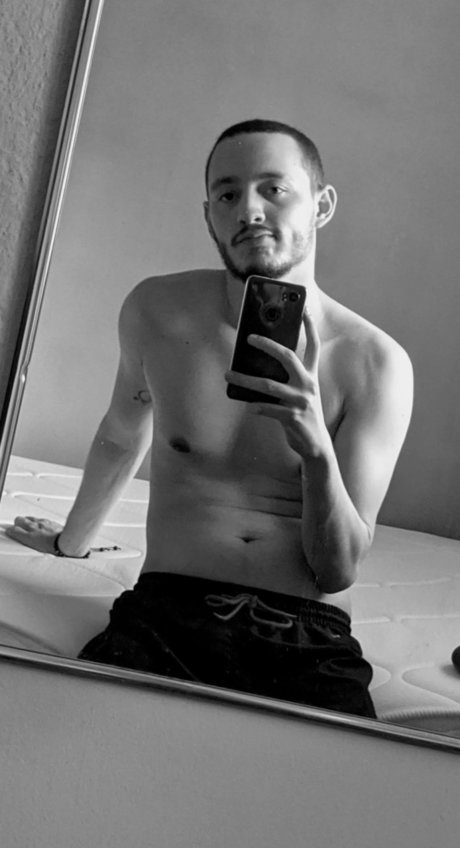Naakte gelekte OnlyFans-foto van Matheus