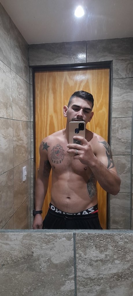 Naakte gelekte OnlyFans-foto van El Pato
