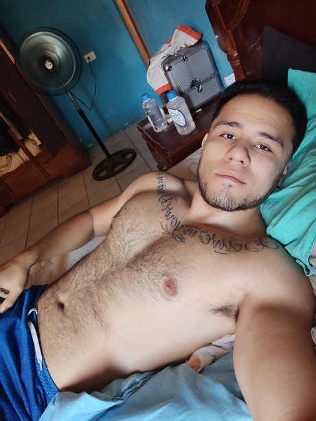 Naakte gelekte OnlyFans-foto van Pato20