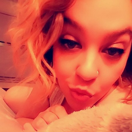 Naakte gelekte OnlyFans-foto van Sasha