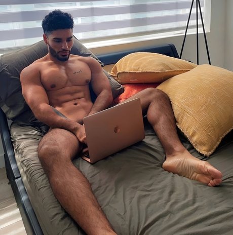 Naakte gelekte OnlyFans-foto van Papirican