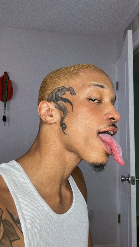 Naakte gelekte OnlyFans-foto van Papi Nikel